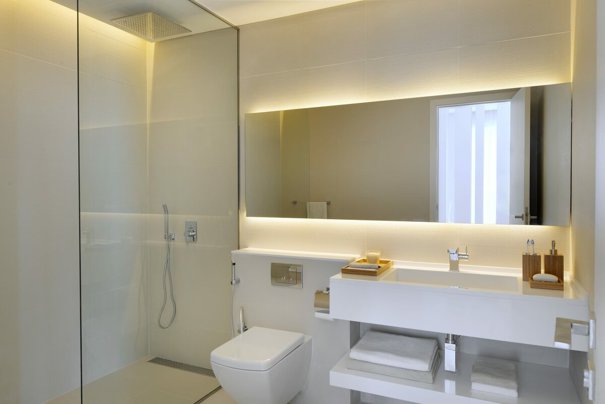 גובה מראה מעל רעיונות עיצוב כיור אמבטיה