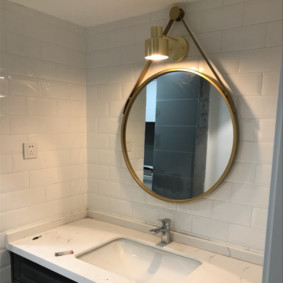 גובה המראה מעל הכיור בעיצוב תמונות האמבטיה
