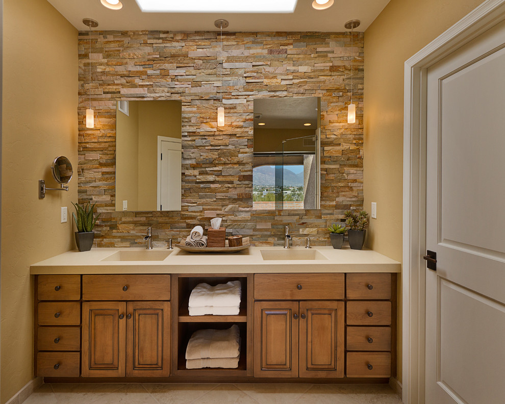 גובה המראה מעל הכיור בתמונה בעיצוב חדר האמבטיה