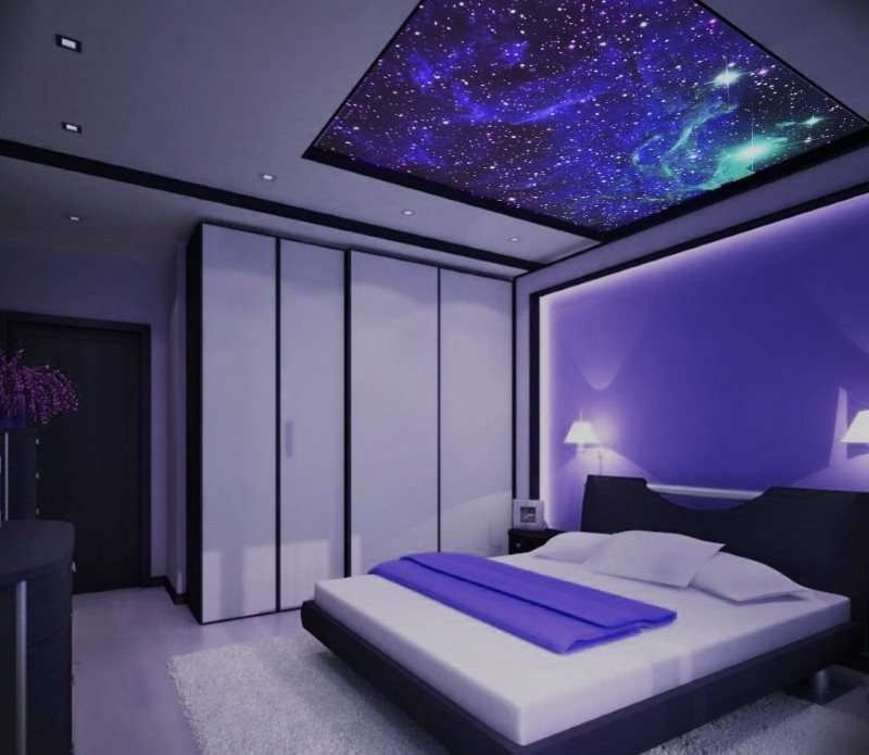 עיצוב חדר שינה עיוור עם שמיים זרועי הכוכבים על התקרה
