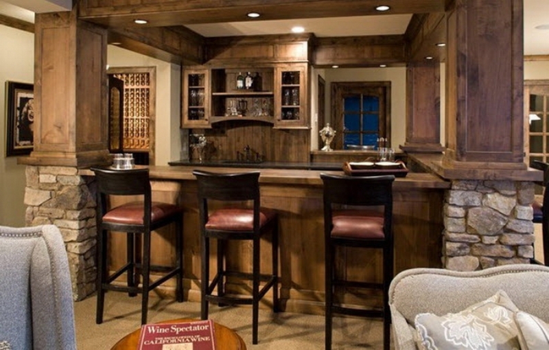barra de bar en el interior de la cocina