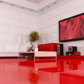 الطابق الأحمر في غرفة المعيشة في الشقة