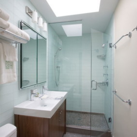 Recessed lighting on the bathroom ceiling