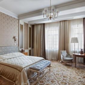 Dizaina guļamistaba klasiskā stilā