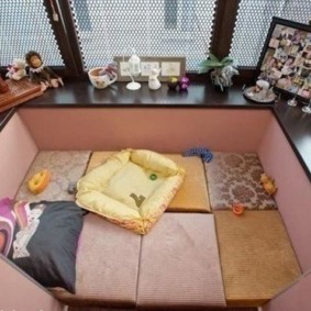 مكان النوم على شرفة صغيرة
