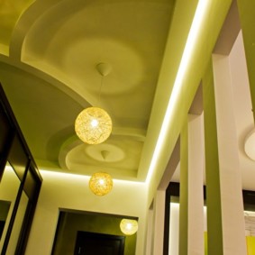 couloir avec plafond en plaques de plâtre sortes d'idées