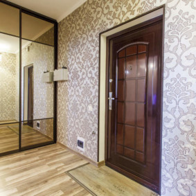 giấy dán tường cho hành lang với ý tưởng trang trí cửa tối