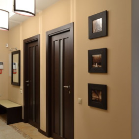 wallpaper for the corridor with dark doors review