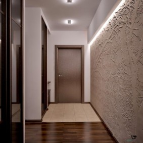 tapet pentru coridor cu idei de design pentru uși întunecate