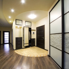 combination of tile and laminate in the hallway design ideas