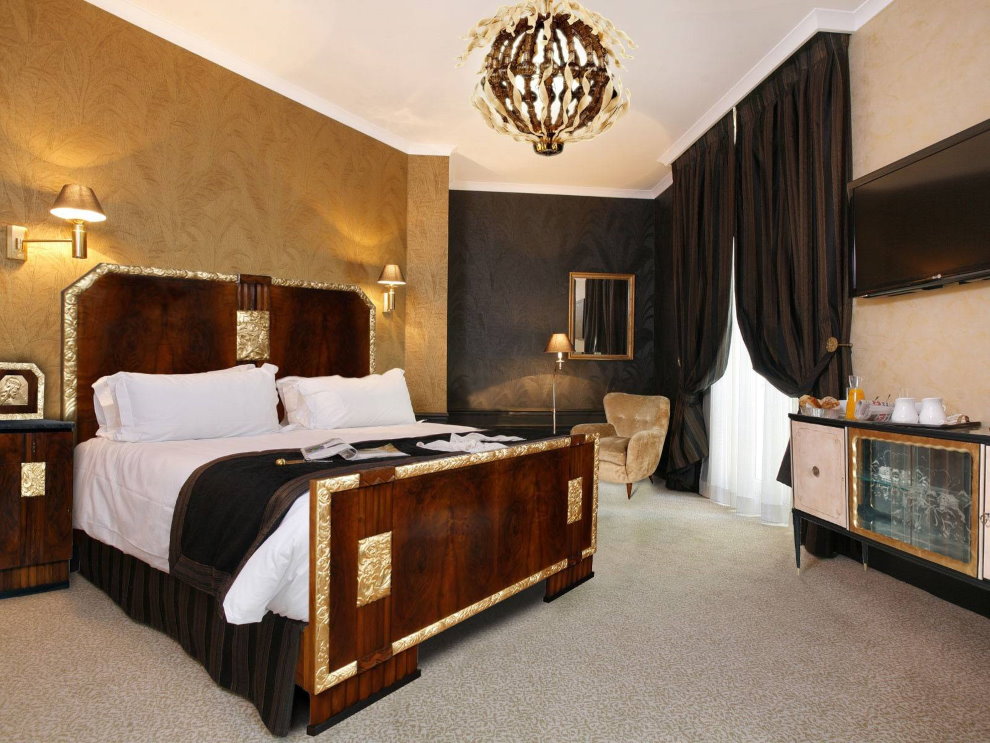 ستائر سوداء في غرفة نوم Art Nouveau