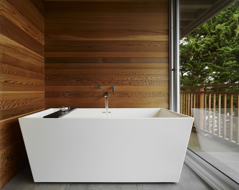 אמבטיה אקרילית מקורה עם חלון פנורמי