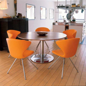 stůl na jedné noze pro nápady interiéru kuchyně