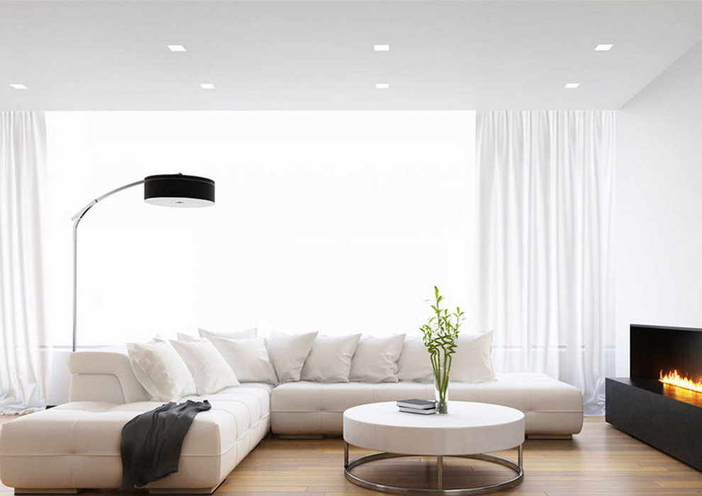 Smooth white single-level ceiling
