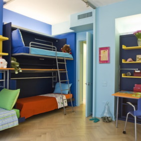 غرفة الأطفال لثلاثة خيارات صورة للأطفال