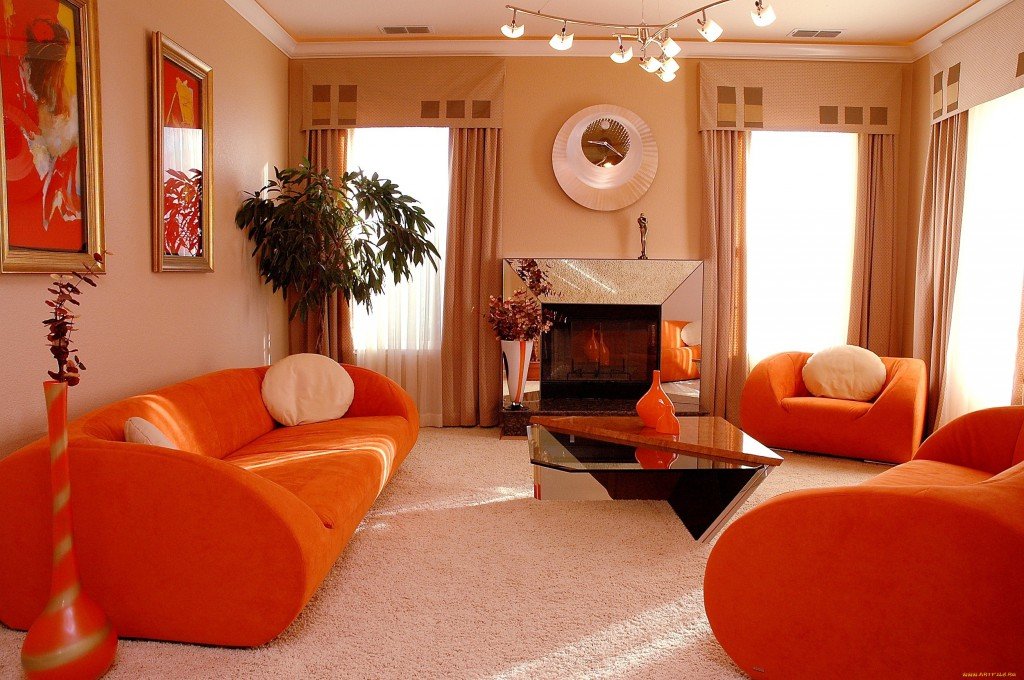 stue design 17 kvm i orange farver