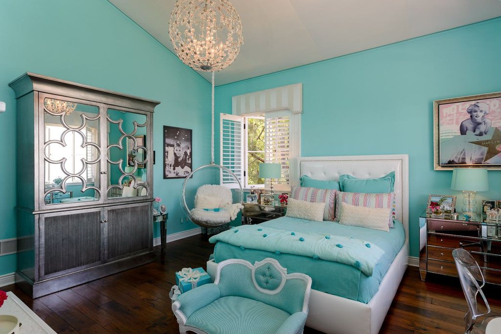 تصميم غرفة نوم لفتاة زرقاء