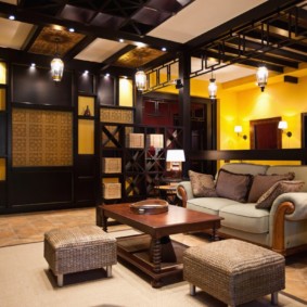 עיצוב קיר בסגנון יפני בסלון