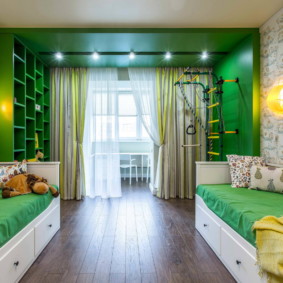 צבע ירוק בפנים חדר הילדים