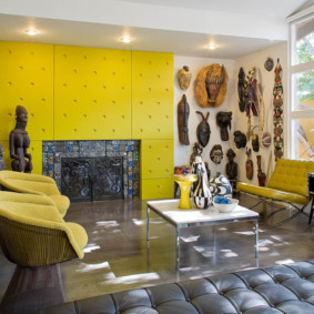 Yellow color in the interior of the living room
