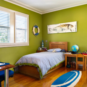 الجدران الخضراء في غرفة نوم الأطفال