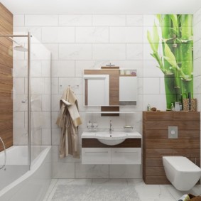 White walls in the combined bathroom