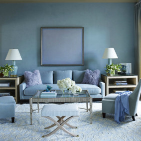 غرفة المعيشة بألوان زرقاء
