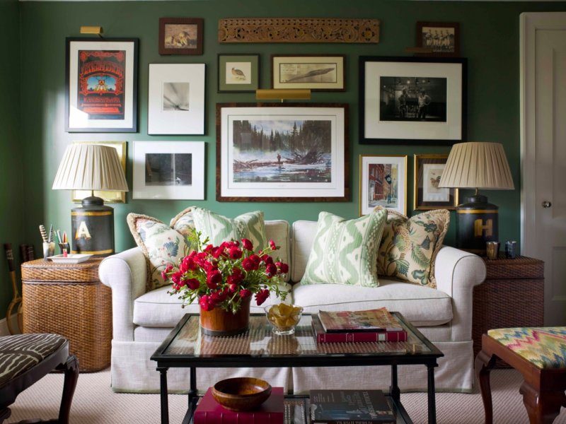 soggiorno con decorazioni verdi