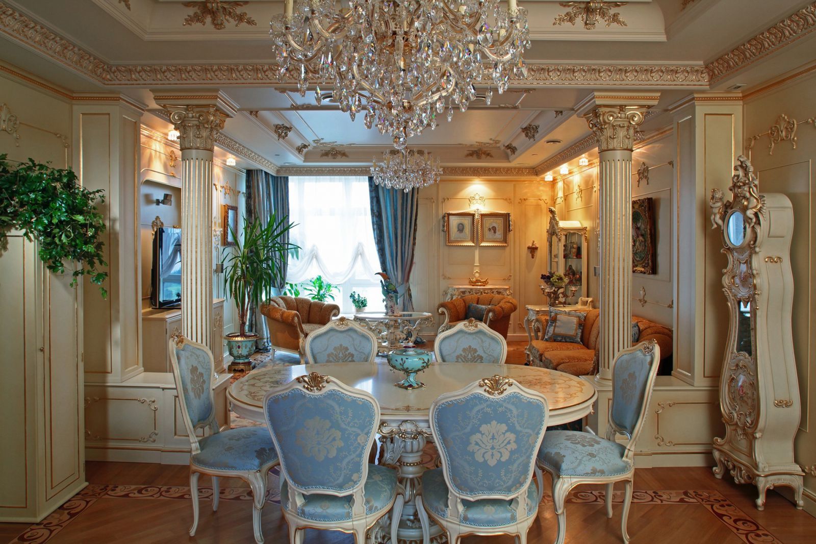барокна дневна соба са ступовима