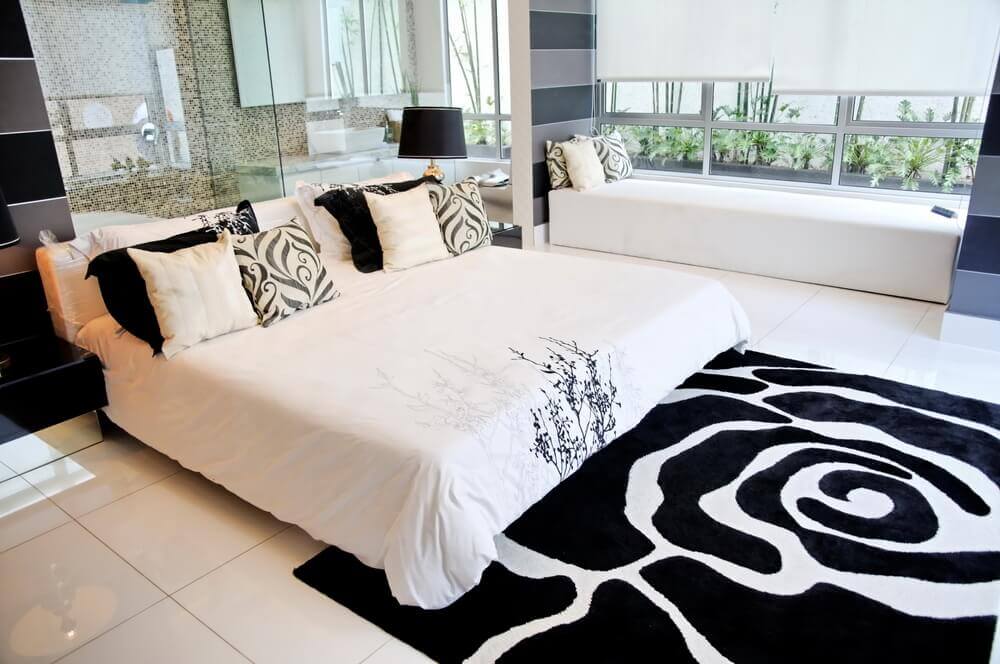 שטיח בחדר השינה ורד שחור