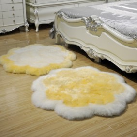 fluffy little rug in the bedroom
