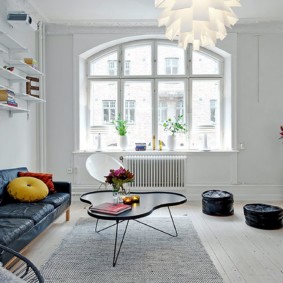 apartament în culori strălucitoare și opțiuni foto în stil modern