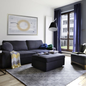 Dzīvoklis košās krāsās un moderna stila ideju skati