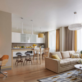apartament în culori strălucitoare și stil modern