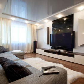 apartament în culori luminoase și interior cu fotografii în stil modern