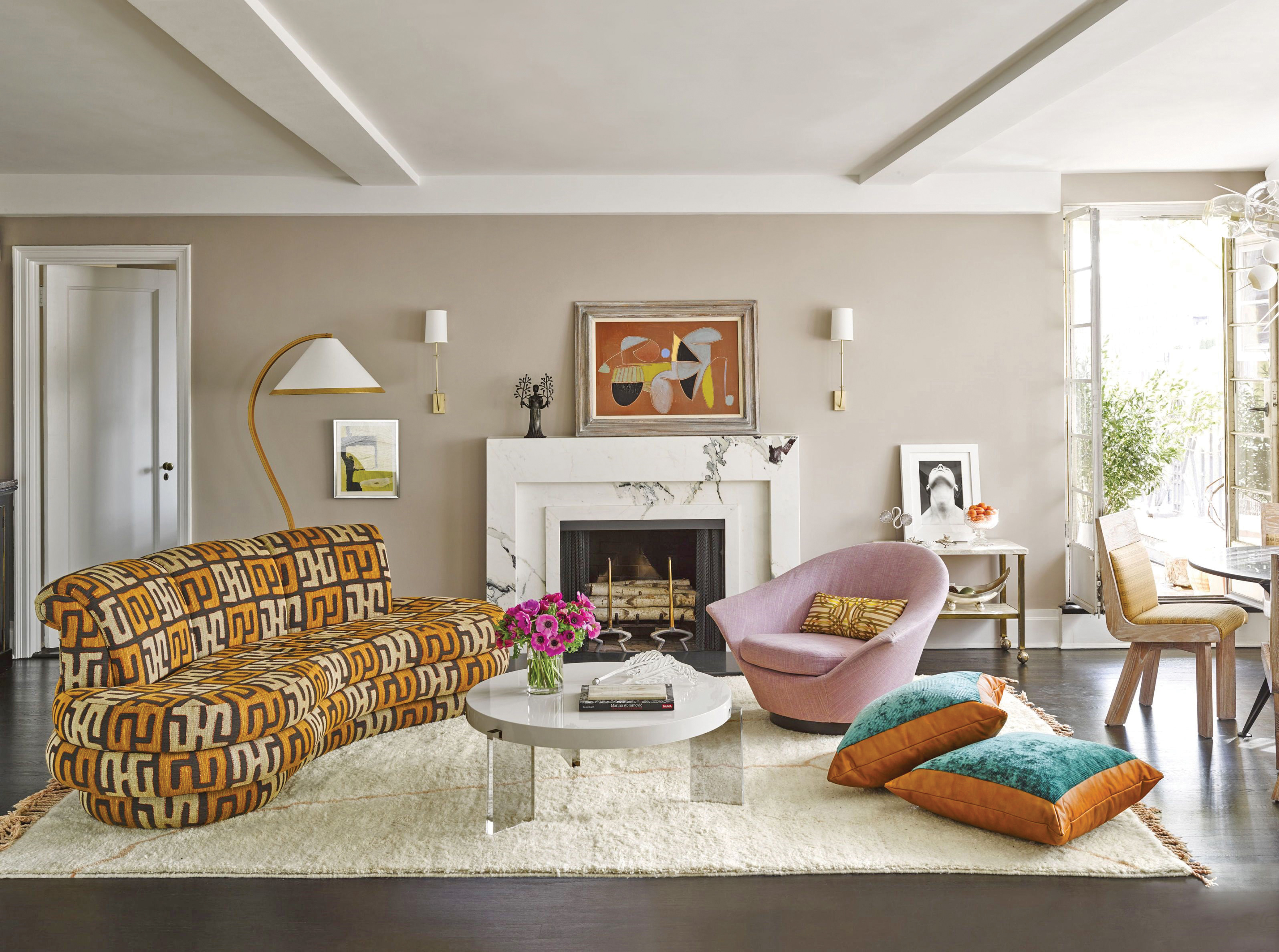 appartement aux couleurs vives et photos d'idées de style moderne