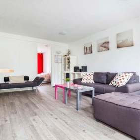 laminált padló egy lakás belső fotó