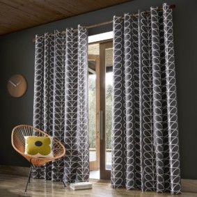 cortinas en las arandelas en la foto de la decoración de la sala de estar