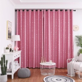 cortinas nos ilhoses nas opções de fotos da sala de estar