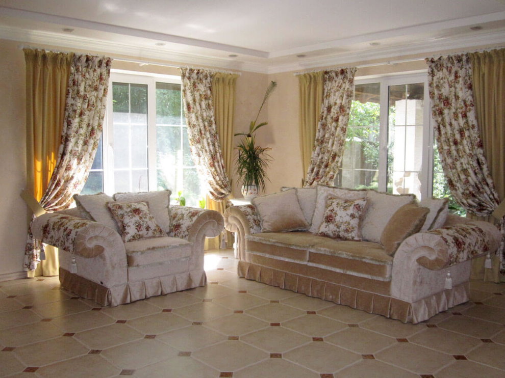 Provence-style print curtains
