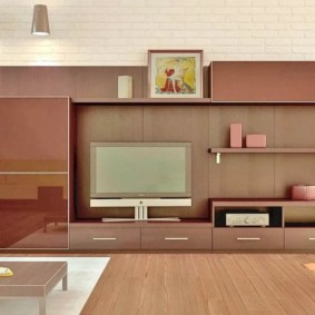 קיר לטלוויזיה ברעיונות לעיצוב הסלון