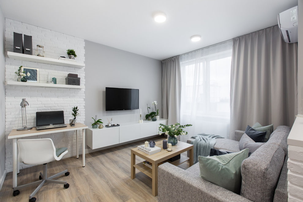 Bright studio apartment from odnushka