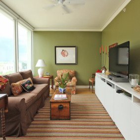 úzký obývací pokoj v bytě dekor nápady