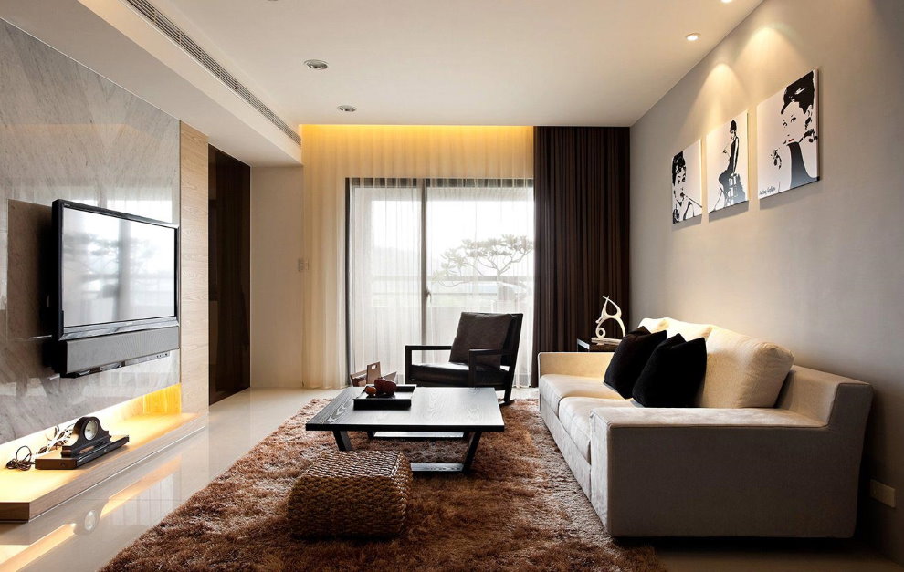 Chambre minimaliste avec peintures modulaires