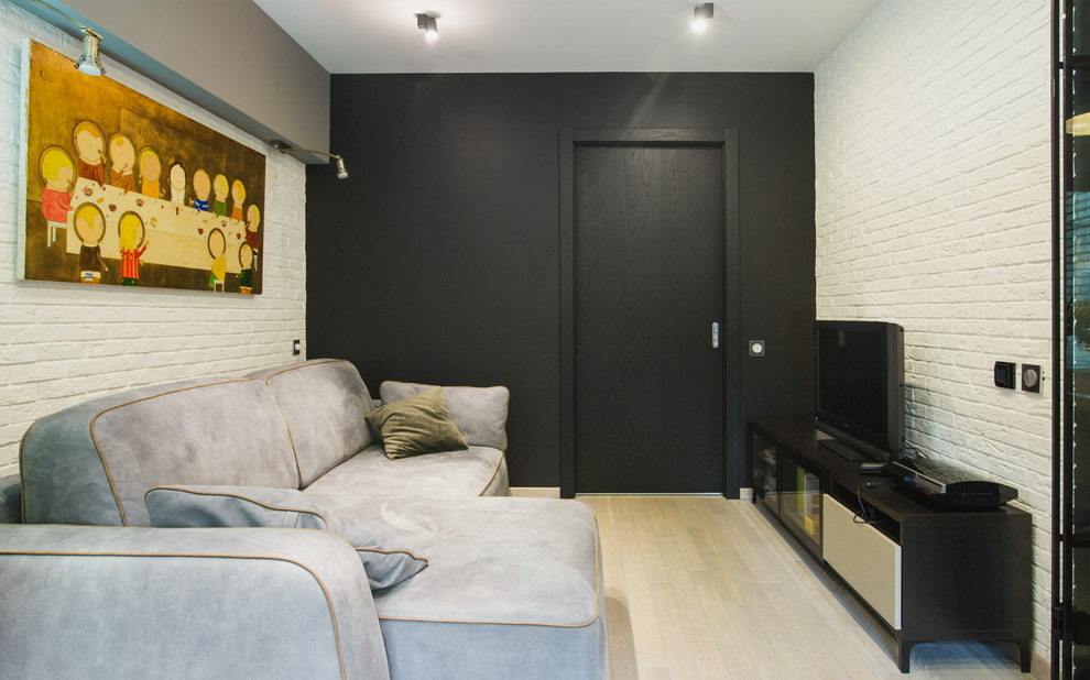 Black color in the interior of a small room
