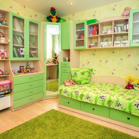 שטיח ירוק בחדר ילדים