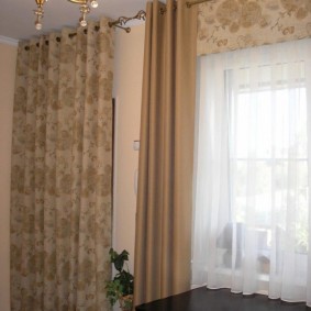The combination of curtains of various types on the living room window
