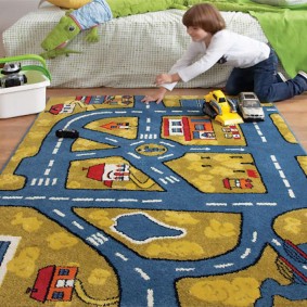 שטיח משחק בחדרו של הילד