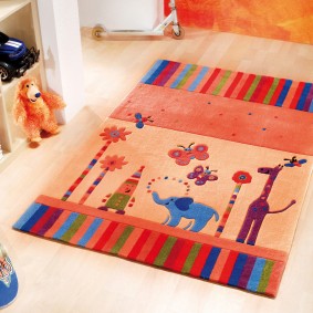 שטיח מלבני עם ציורי ילדים