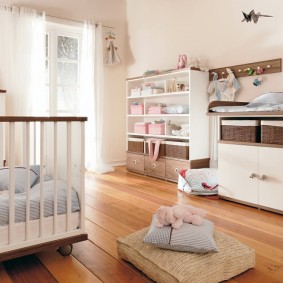 الأرضيات الخشبية في غرفة الطفل